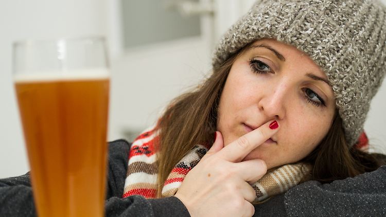 Es gibt etliche Ratschläge, welche Hausmittel bei Erkältung helfen sollen. Einige klingen kurios - wie die Sache mit dem warmen Bier.