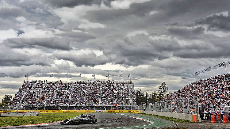 Nico Rosberg setzte sich im Training unter malerischen mexikanischen Wolken gegen die Konkurrenz durch.