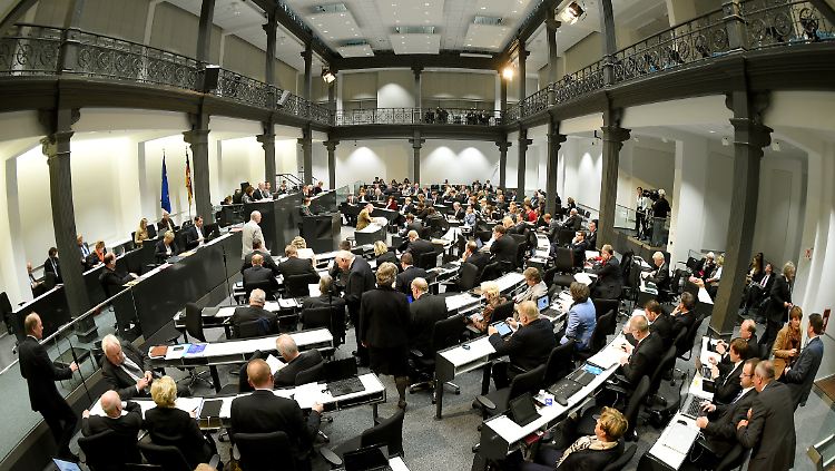 Sitzung im niedersächsischen Landtag: Wer hat die VW-Akte - und warum?