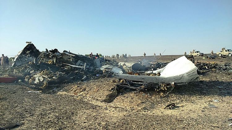 Der Absturz des Urlaubsfliegers über dem Sinai gibt Rätsel auf. Nach offiziellen Angaben stürzte die Maschine mit 224 Menschen an Bord wegen eines technischen Defekts ab.
