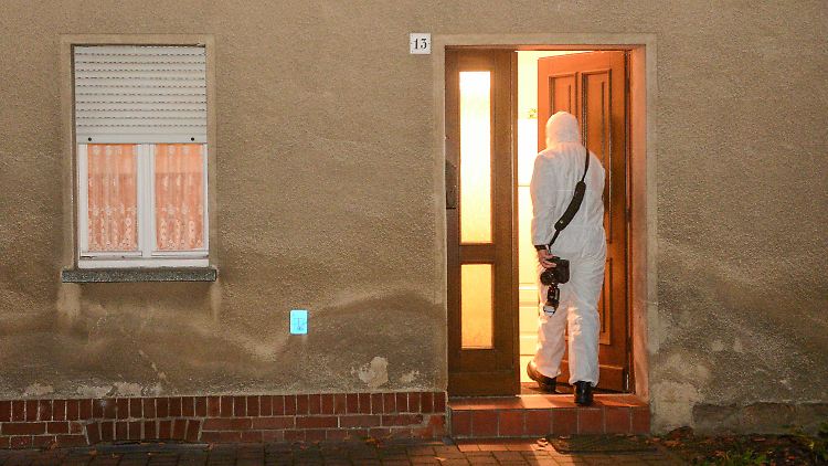 Bei der Durchsuchung des Elternhauses sind die Ermittler auf Details gestoßen, die Silvio S. schwer belasten.