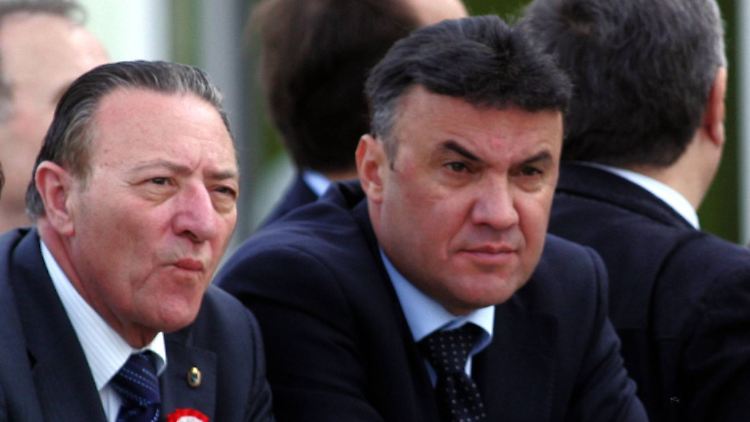 Josef Mifsud (l.), früherer Verbandsboss von Malta, vereinbarte das Freundschaftsspiel mit der Agentur CWL.