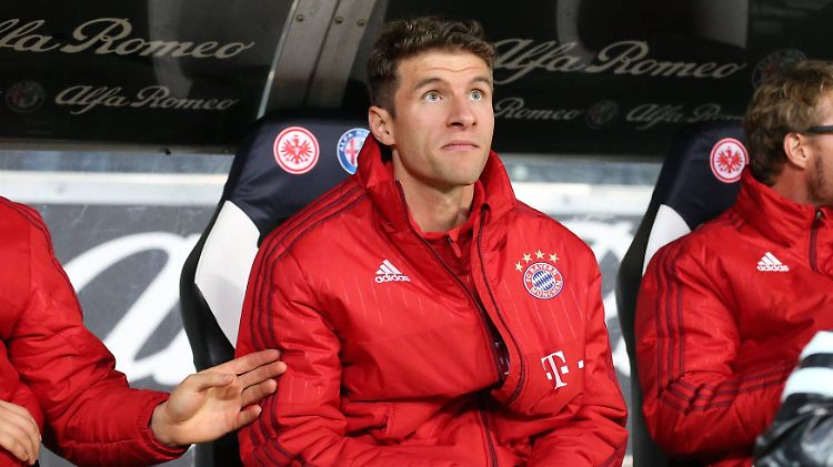 Nach dem frustrierenden 0:0 in Frankfurt in der Liga dürfen sich Thomas Müller und sein FC Bayern im Pokal-Achtelfinale auf ein Heimspiel freuen.