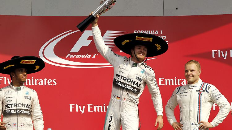 Nico Rosberg jubelt nach dem Sieg  beim Großen Preis von Mexiko im November 2015. So soll es jetzt auch weitergehen.