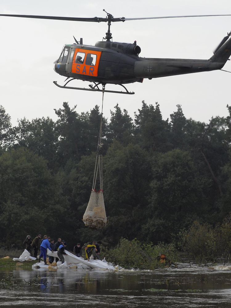 Die Deiche an der Schwarzen Elster bei Elsterwerda, Bad Liebenwerda und Herzberg stehen durch das anhaltende Hochwasser weiter unter einem enormen Druck.