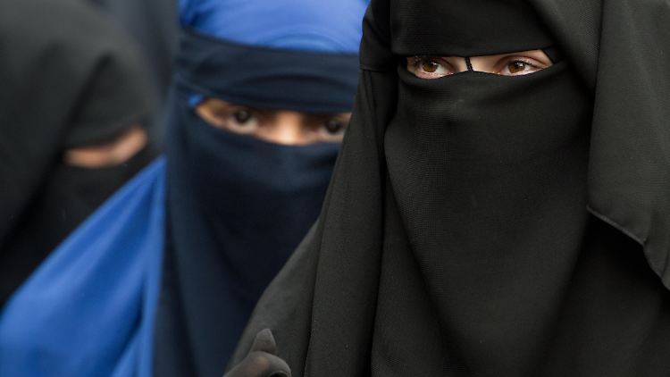 Es werden weitaus mehr Frauen als Männer wegen Ehebruchs angeklagt und zum Tod durch Steinigung verurteilt.
