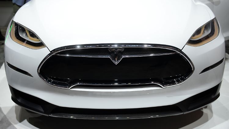 Tesla fährt mit Preissenkungen vor.