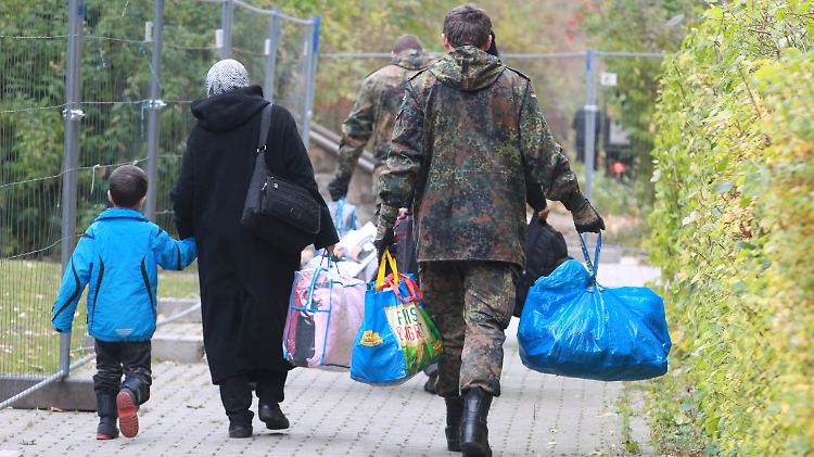 Rund 2000 Soldaten stehen schon bereit, um im ganzen Land bei der Versorgung von Flüchtlingen zu helfen. 