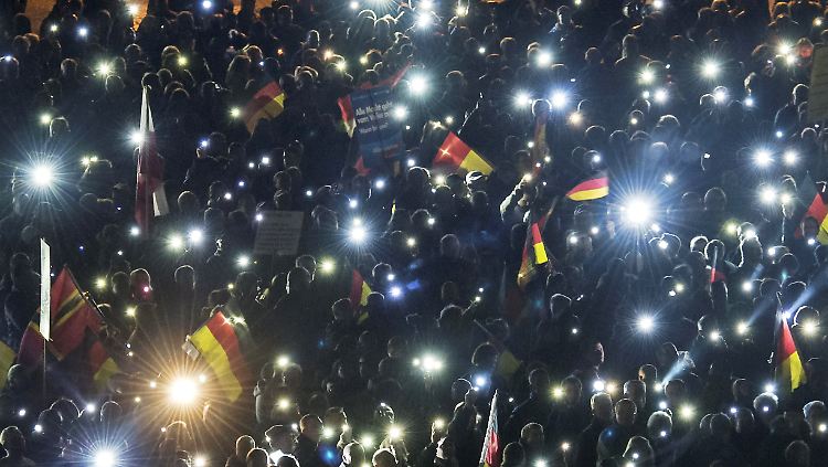 Dann machen sie eben mit ihren Handy Licht.