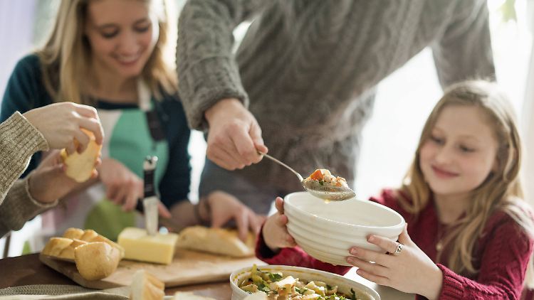 Suppen und Eintöpfe sind ein beliebtes Familienessen.