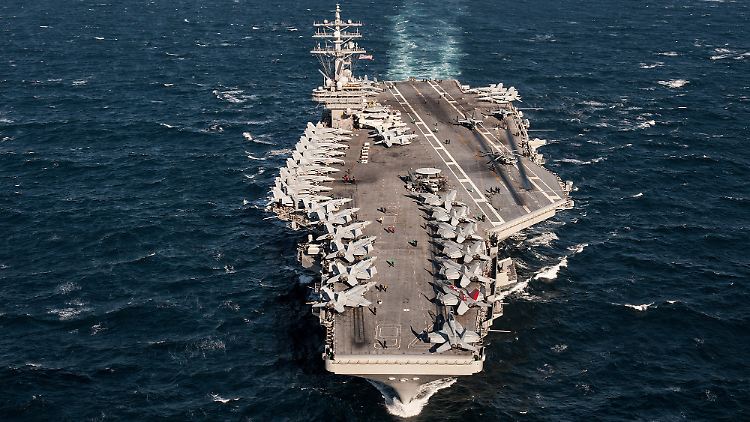 Ein Koloss von einem Schiff: Das milliardenteure Großkampfschiff "USS Ronald Reagan" ist eines der wichtigsten Machtsymbole der US-Außenpolitik.