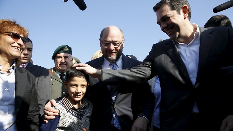 Schulz und Tsipras besuchten Flüchtlinge auf der Insel.