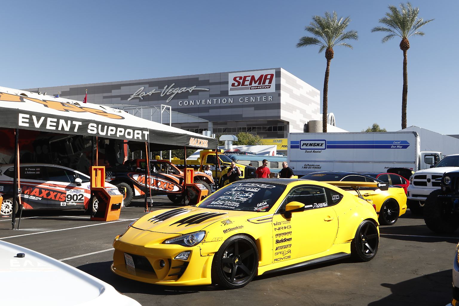 Es ist wieder so weit: In Las Vegas trifft sich die Tuner-Branche, die in der Specialty Equipment Market Association (SEMA) organisiert ist, zu ihrem größten Stelldichein, der SEMA.
