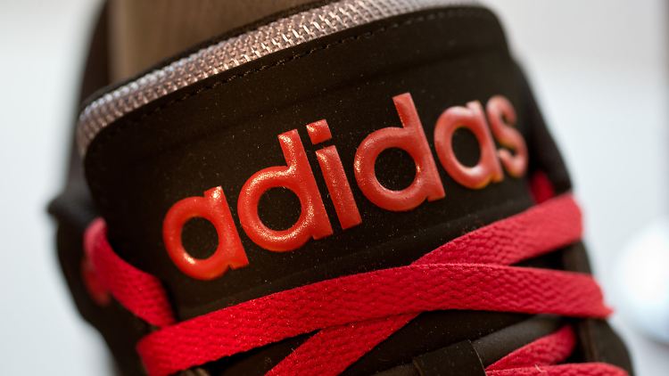 Adidas überrascht positiv.