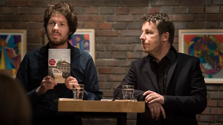Anderthalb Monate lang haben sich Kovce und Häni jeden Tag eine Frage zum Grundeinkommen gestellt. Ihr Buch "Was fehlt, wenn alles da ist" liefert die Antworten.