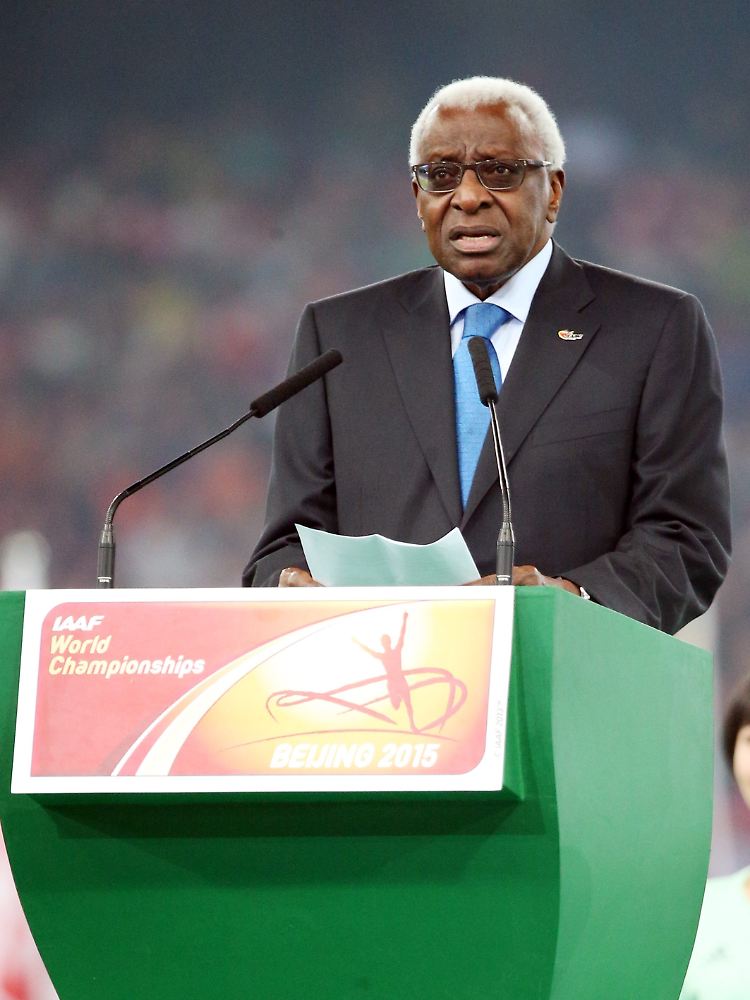Nicht nur der langjährige IAAF-Präsident Lamine Diack soll sich bereichert haben, auch seine Söhne.