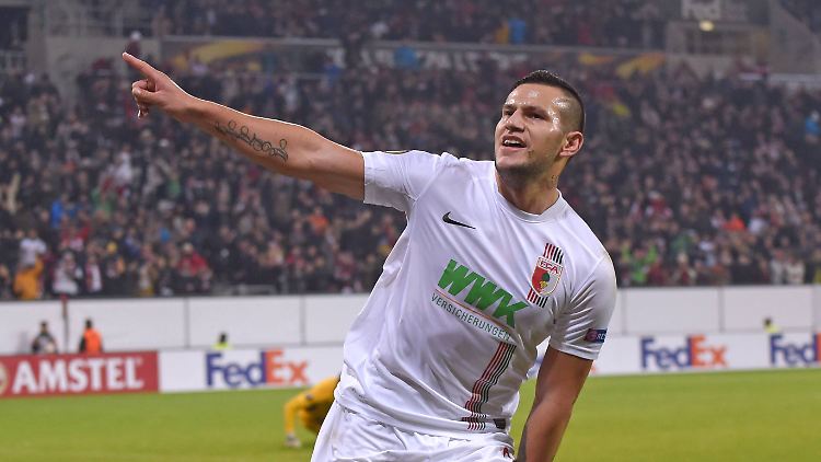 Raul Bobadilla wurde mit drei Toren gegen Alkmaar zum Augsburger Europapokal-Helden.