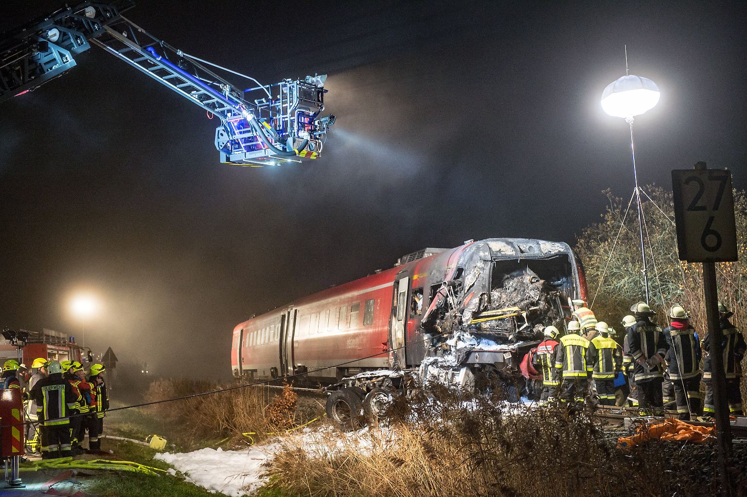 Ein schweres Zugunglück in Bayern kostet zwei Menschen das Leben.