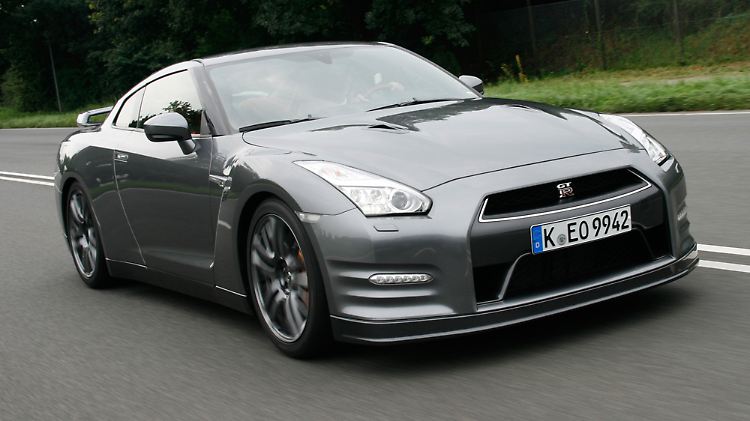Der Nissan GT-R ist eine Seltenheit: Hier gibt es mehr als 300 km/h für unter 100.000 Euro.