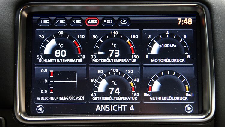 Auf dem Info-Monitor des Nissan GT-R können alle denkbaren Fahrdaten abgerufen werden - in Echtzeit.