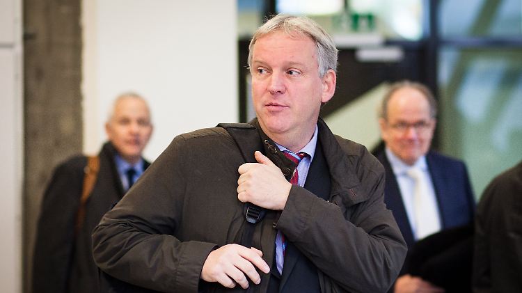 Hans-Peter Burghof wartet mit einem umfangreichen Gutachten auf.