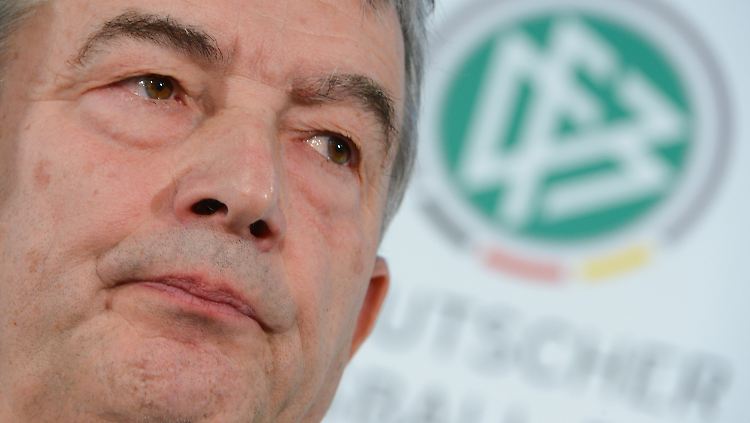 Wolfgangs Niersbach Verhältnis zur Wahrheit scheint ähnlich belastet zu sein wie das zu seinem seinem Vorgänger als DFB-Präsident, Theo Zwanziger.