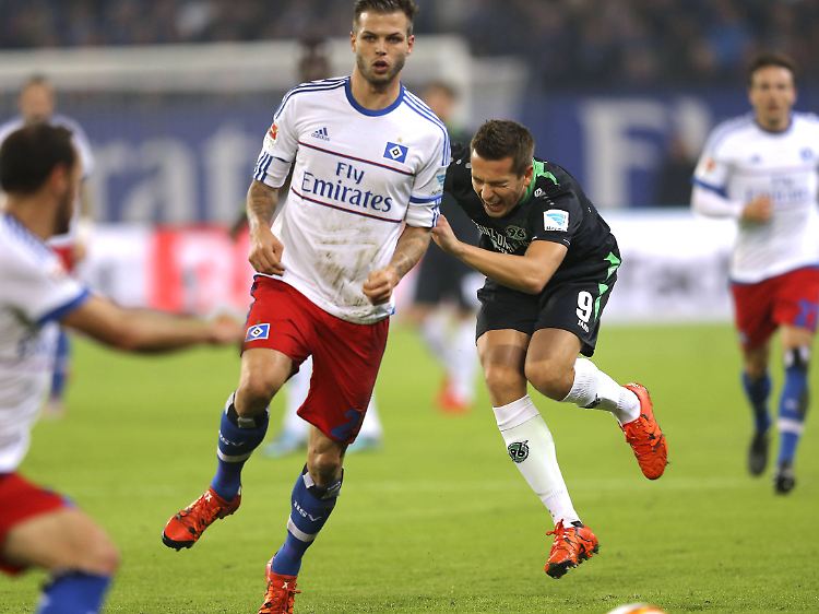 Dennis Diekmeier überzeugt zuletzt beim HSV: Jetzt muss er eine Zwangspause einlegen.