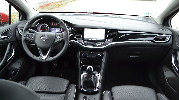 Den wirklich schönen Innenraum des Opel Astra Innovation gibt es so in der Grundausstattung nicht.