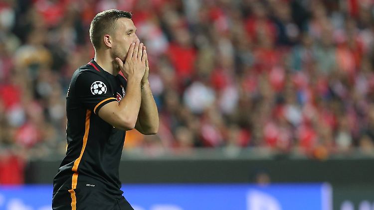 Tor geschossen, aber 3:4 verloren: Für Lukas Podolski nahm das Spiel bei Caykur Rizespor kein gutes Ende.