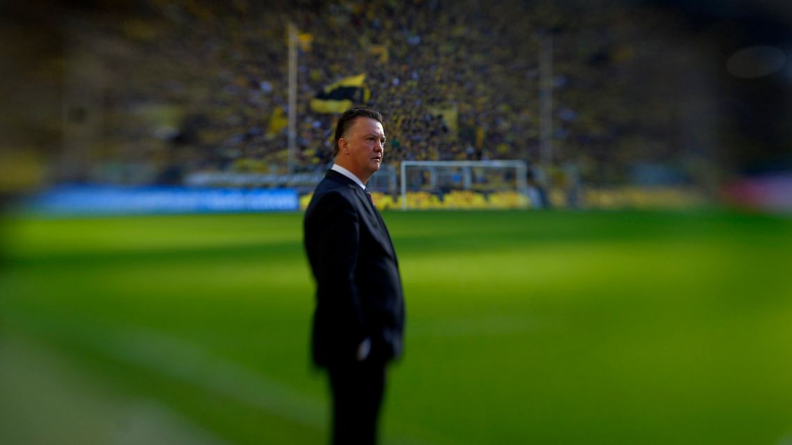 Ratlos: Trainer Louis van Gaal probiert viel, aber ohne Erfolg.