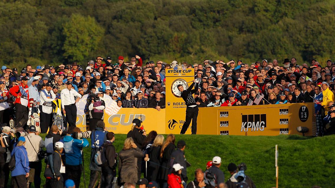 Martin Kaymer beim Abschlag. Der 25-Jährige zeigt ein starkes Ryder-Cup-Debüt.