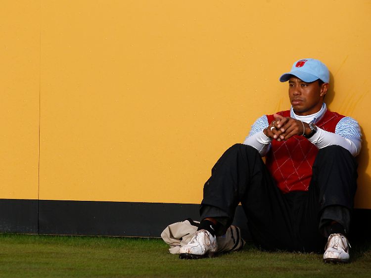 Demoralisiert: Tiger Woods kassierte gemeinsam mit Steve Stricker die höchste Niederlage seiner Ryder-Cup-Karriere.
