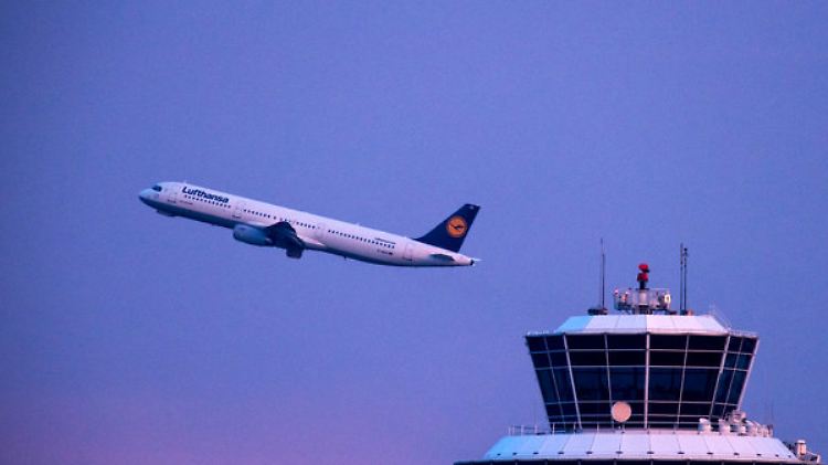 Genau das soll es morgen nicht geben: Ein Startender LH-Jet in München.