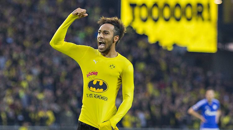 Dafür gab's Gelb: Pierre-Emerick Aubameyang feiert sein Tor zum 3:1.