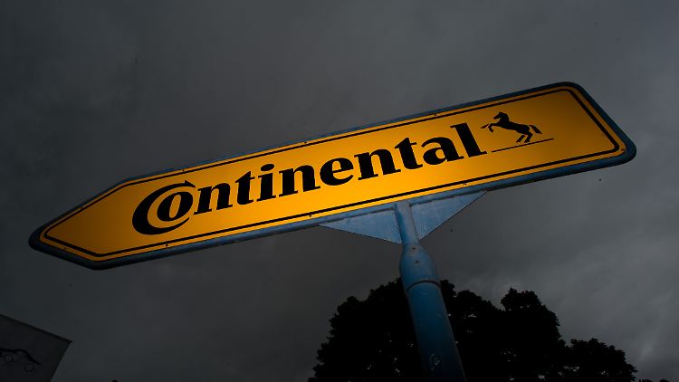 Das Papier von Continental verliert fast fünf Prozent an Wert.