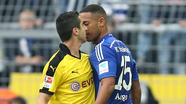 Henrikh Mkhitaryan und Dennis Aogo lieferten sich mit ihren Teams einen heißen Derby-Tanz.
