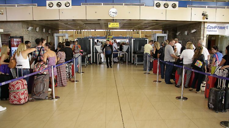 Ausnahmezustand am Flughafen Scharm el Scheich: Das Gepäck fliegt separat nach Hause.