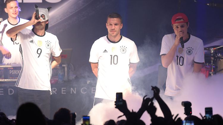 Lukas Podolski im neuen DFB-Leibchen.