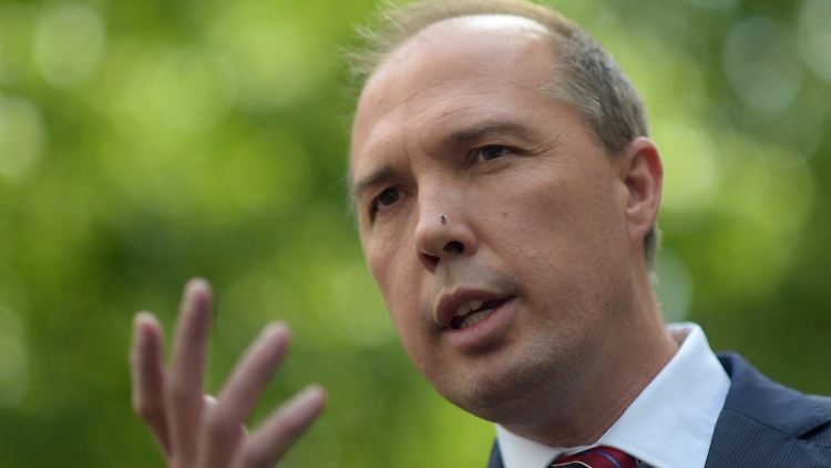 Peter Dutton, Australiens Minister für Einwanderung, schrieb den Aufstand einem "kriminellen Kern" zu.