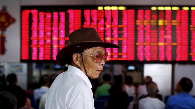 Hoffen auf Kursgewinne: Ein 73-jähriger Investor in Shanghai.