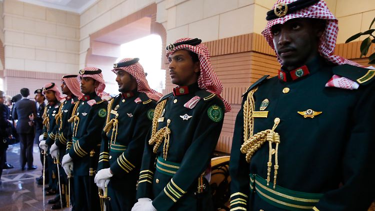 Palastwachen des saudischen Königs Salman: Die Golfstaaten könnten den Ölmarkt dominieren wie lange nicht mehr, warnt die IEA.