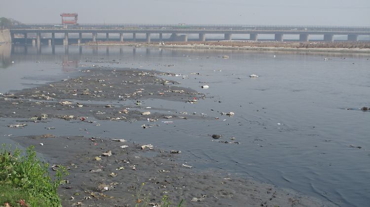 Das Wehr, an dem das Wasser in Haryana zurückgehalten wird: Indiens Regierung richtet ihren Fokus aufs Wirtschaftswachstum, aus dem Blick gerät dabei die Umwelt