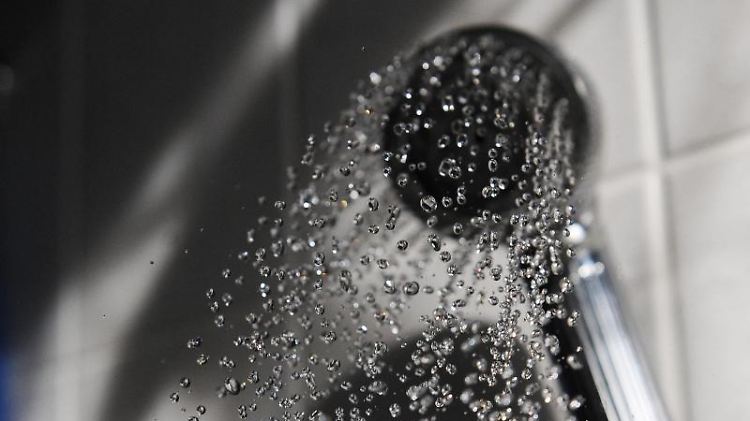 Es ist einem Mieter nicht zuzumuten, aufgrund einer Nachlässigkeit des Vermieters wochenlang auf Warmwasser verzichten zu müssen.