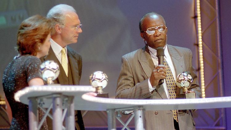 Franz Beckenbauer und Jack Warner (Mitte) werden immer mehr zu den Schlüsselfiguren in der Affäre um die Vergabe der WM 2006.