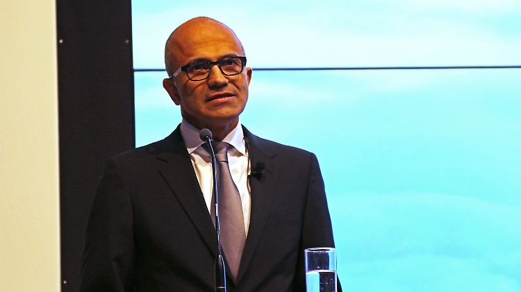 Microsoft-Chef Satya Nadella wirbt in Berlin für Vertrauen in die Cloud-Dienste seines Unternehmens.