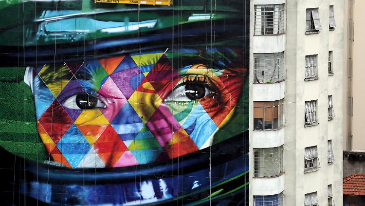 Ein überdimensionales Graffiti von Lewis Hamilton stimmt die Menschen in Sao Paulo auf den Großen Preis von Brasilien am kommenden Sonntag ein. 