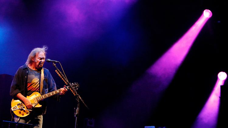 Nur der Meister mit seiner Gitarre prägt die neue CD.