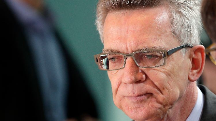 Mehr Arbeit für den Innenminister: Thomas de Maizière soll den Fraktionen nun jede Woche erklären, was er gerade so macht.