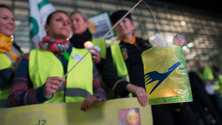 Die Flugbegleiter der Lufthansa kämpfen für eine bessere Übergangsversorgung.