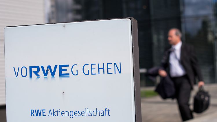 Durch niedrige Strompreise kommt Deutschlands zweitgrößter Energieversorger RWE nur schwer voran.